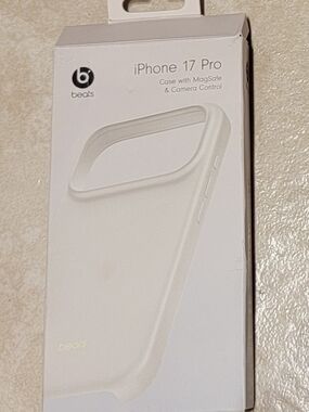Beats iPhone 17 Pro Case with MagSafe – Cream